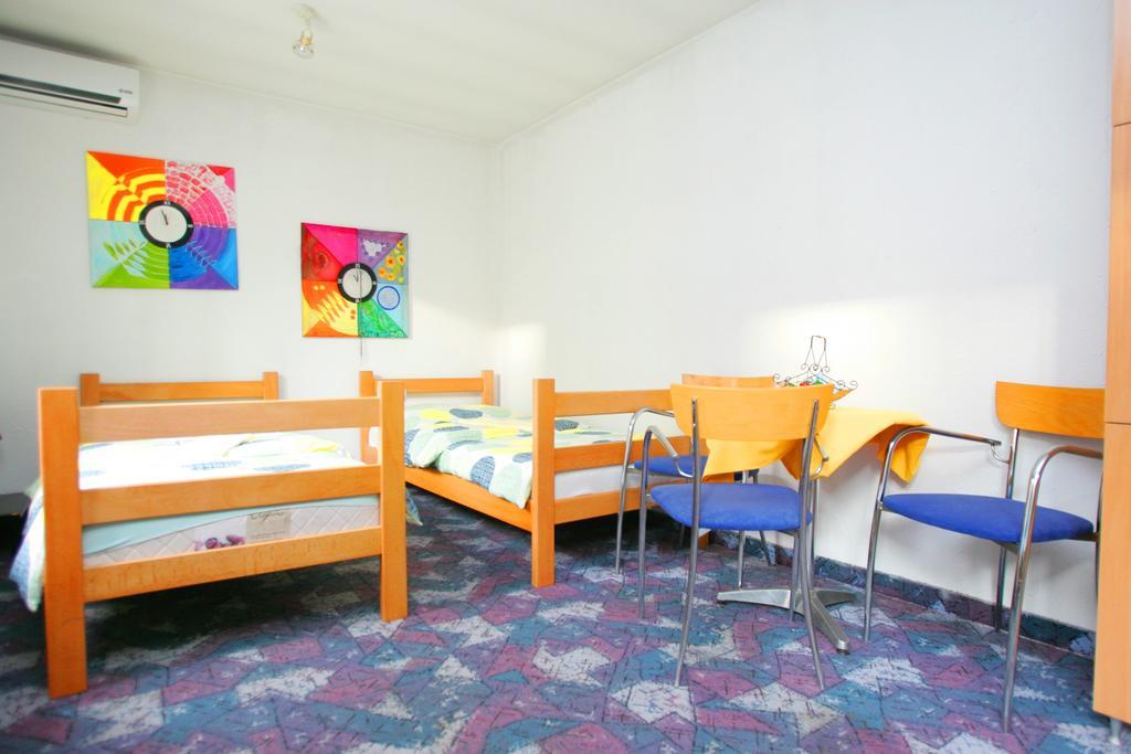 Hostel 021 Нови Сад Стая снимка