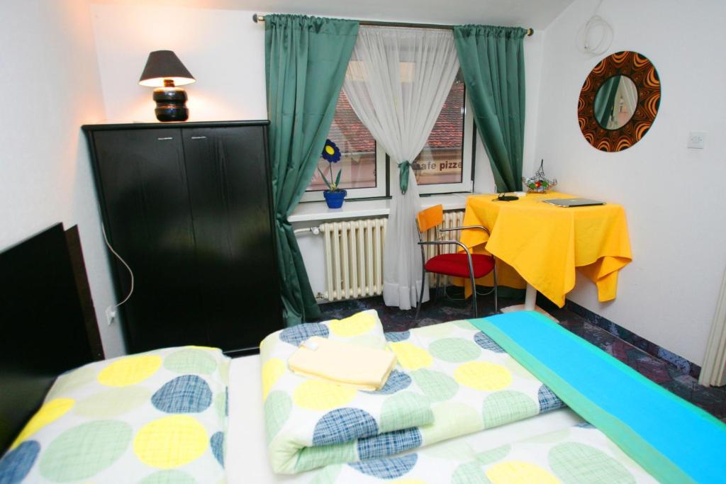 Hostel 021 Нови Сад Стая снимка