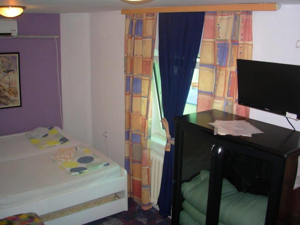 Hostel 021 Нови Сад Екстериор снимка