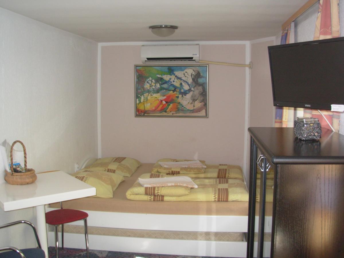 Hostel 021 Нови Сад Стая снимка