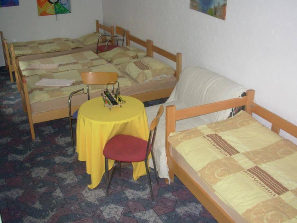 Hostel 021 Нови Сад Екстериор снимка